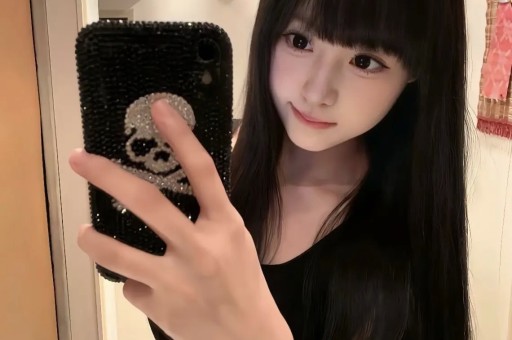 网红董宇辉带货翻车：人设崩塌终有时韭菜狂欢一场空