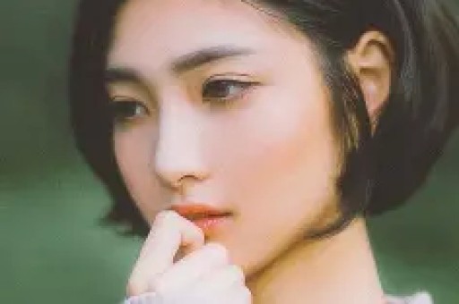 韩红口碑崩塌黑历史被扒官媒出手锐评句句说到打工人心坎里